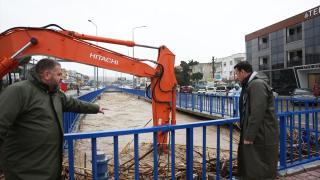 İzmir'in Çeşme ilçesinde sağanak hayatı olumsuz etkiledi