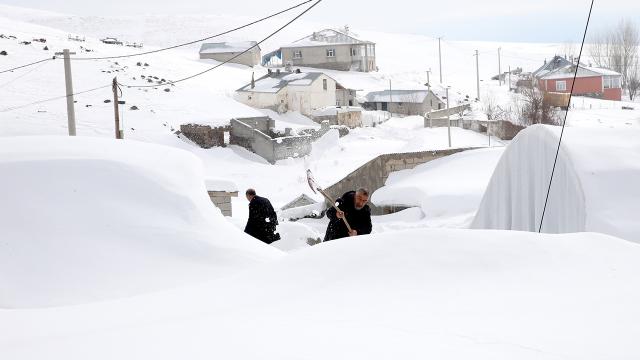 Karla kaplı köylerde hayat mücadelesi