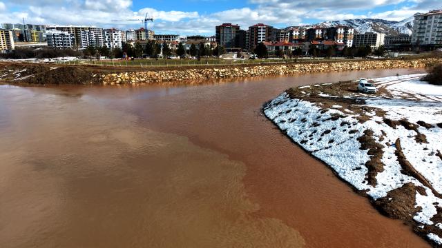 Karlar erken eridi, Kızılırmak'ın hem rengi hem debisi değişti