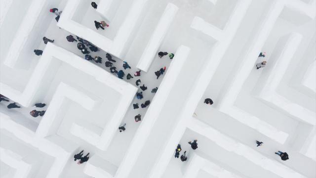 Avrupa'nın en büyük kar labirenti Zakopane ziyaretçilerini ağırlıyor