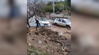 Mersin'de sel anı kamerada