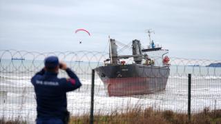 Sarıyer açıklarında karaya oturan Komor Adaları bayraklı kargo gemisinin bekleyişi sürüyor