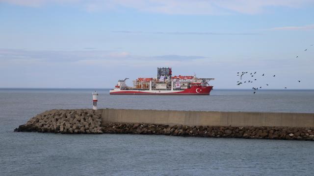 Türkiye’nin yeni sondaj gemisi "Yıldırım" Filyos’ta