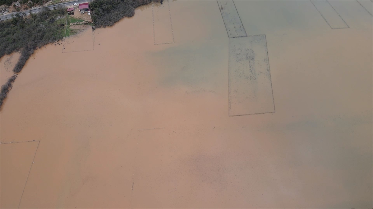 Belediye ekipleri gece boyu mesai yaptı