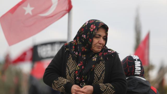 Adıyaman'da 6 Şubat depremlerinde yaşamını yitirenler kabirleri başında anıldı