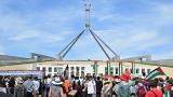 Avustralya'da yüzlerce kişi, Parlamento binası önünde Herzog'un ziyaretini protesto etti