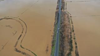Büyük Menderes Nehri taştı, ekili alanlar su altına kaldı