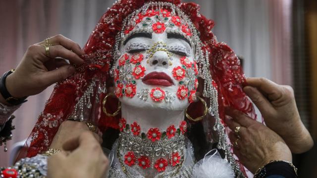 Bulgaristan’ın Ribnovo köyünde “gelina” geleneği yaşatılmaya devam ediyor