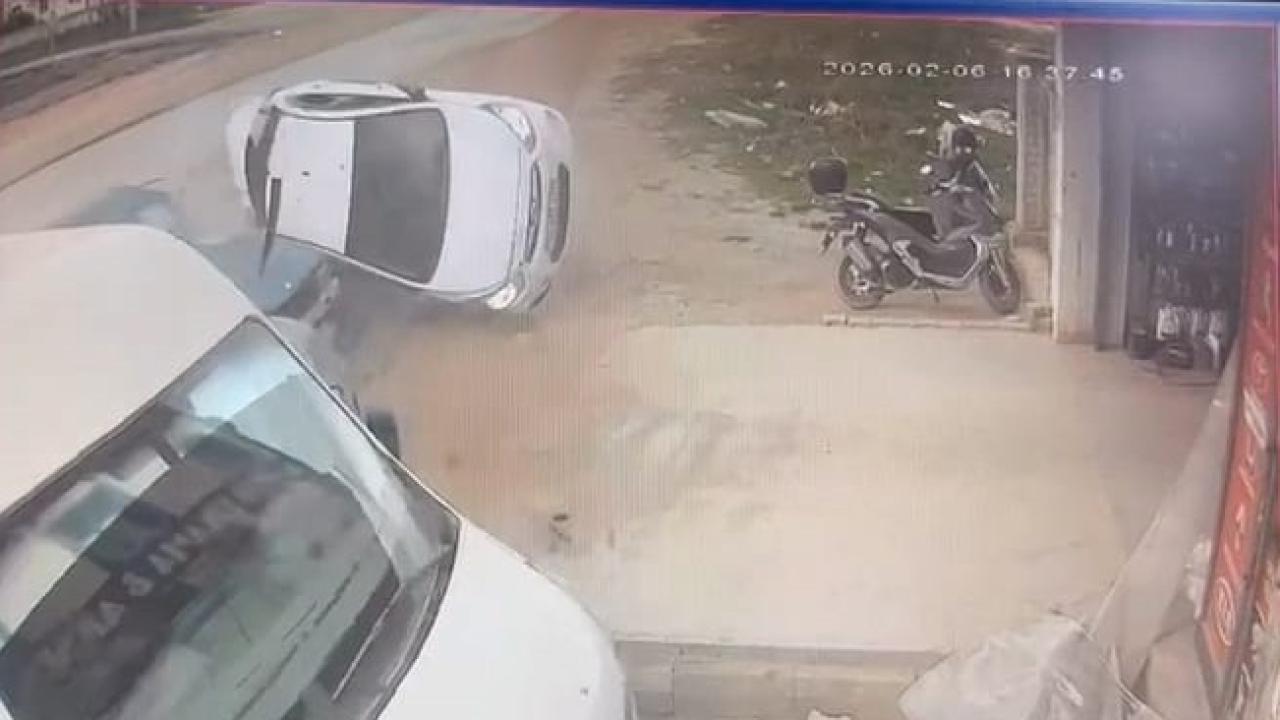 14 yaşındaki ehliyetsiz sürücü park halindeki araçlara çarptı