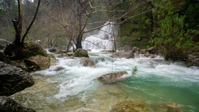 Antalya'daki Gelin Şelalesi güzelliğiyle büyülüyor