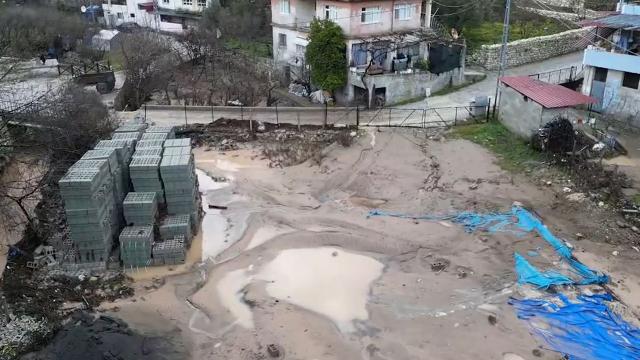 Hatay'da sağanak sele dönüştü