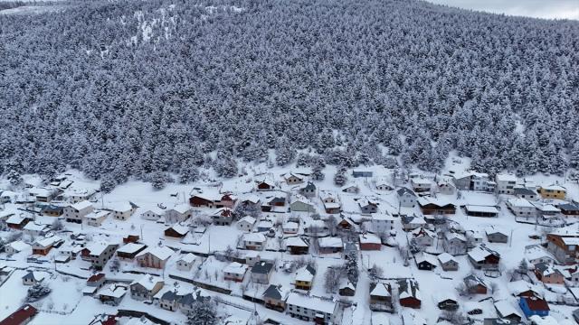 Keyfalan Yaylası karla kaplandı