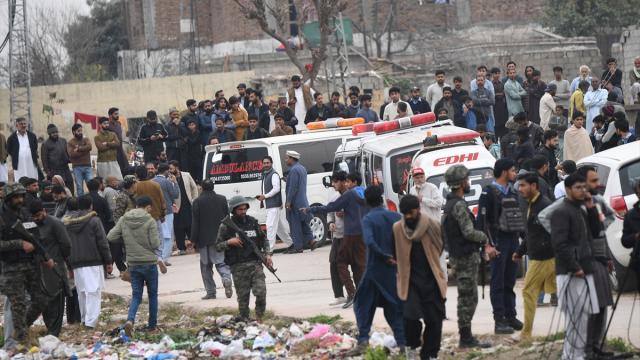 Pakistan'da cuma namazı sırasında patlama: En az 31 kişi hayatını kaybetti