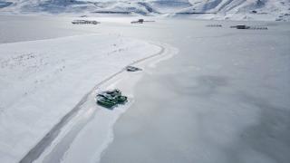 Yüzeyi buz tutan Zernek Barajı dron ile görüntülendi