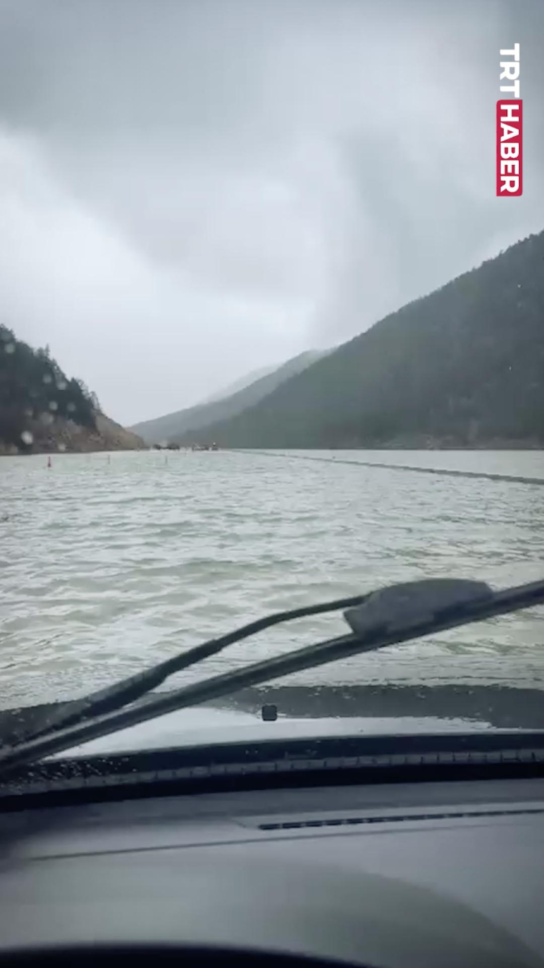 Konya-Antalya karayolu suyla doldu