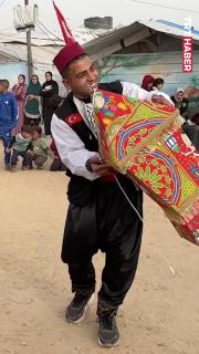 Gazzeli çocukların yüzü bir nebze olsun gülsün diye...