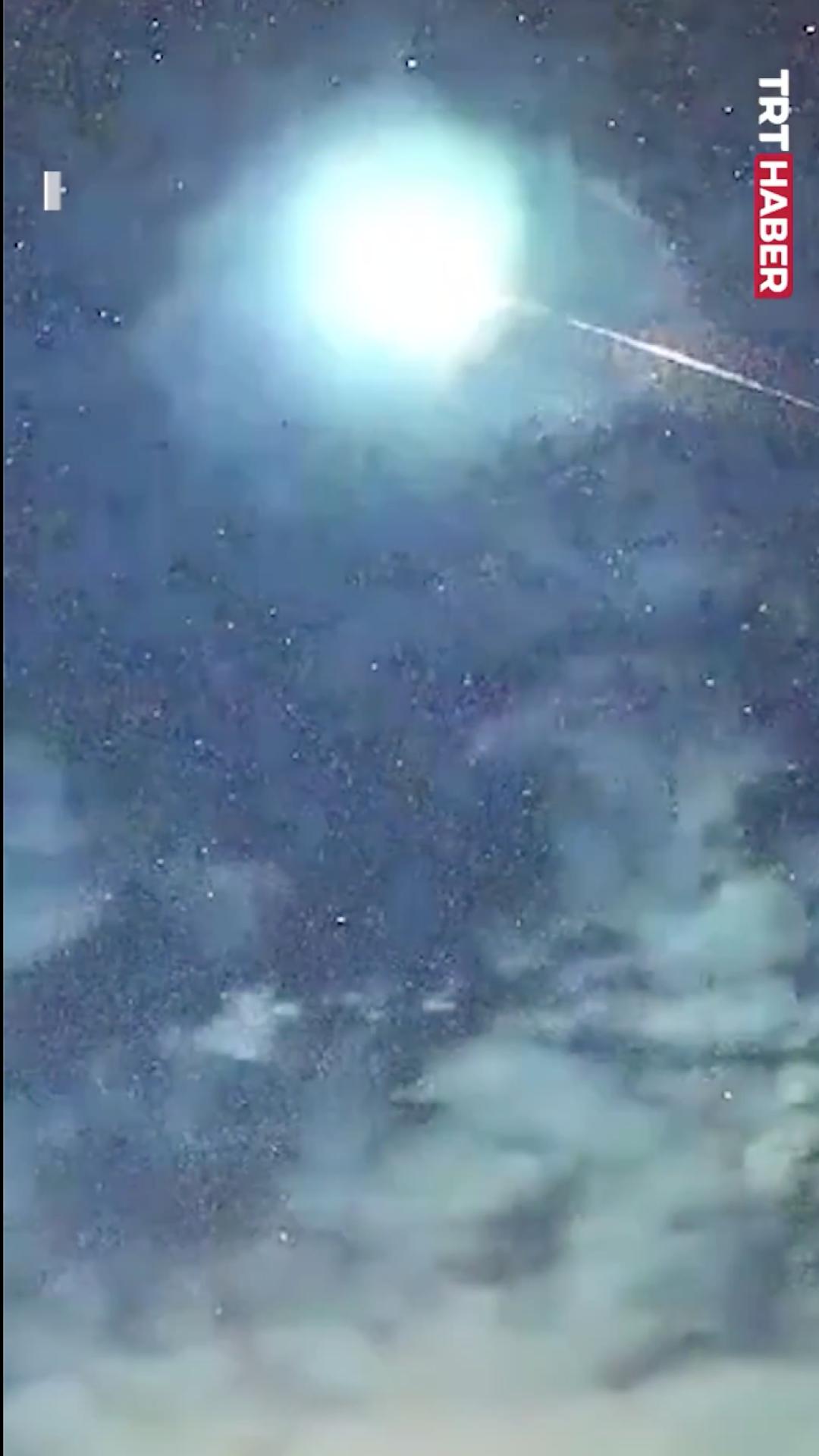 Yeni Zelanda'da dev meteor gökyüzünü aydınlattı