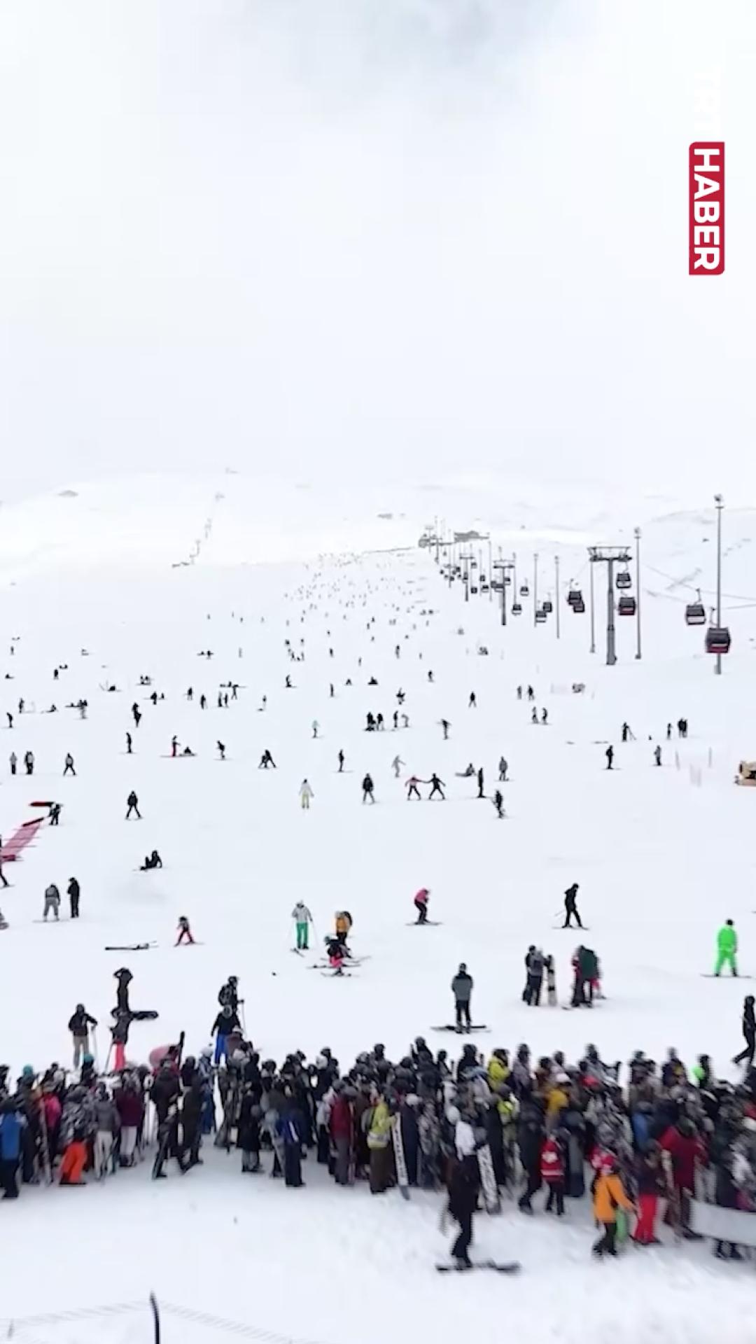 Erciyes kayakseverlerle doldu