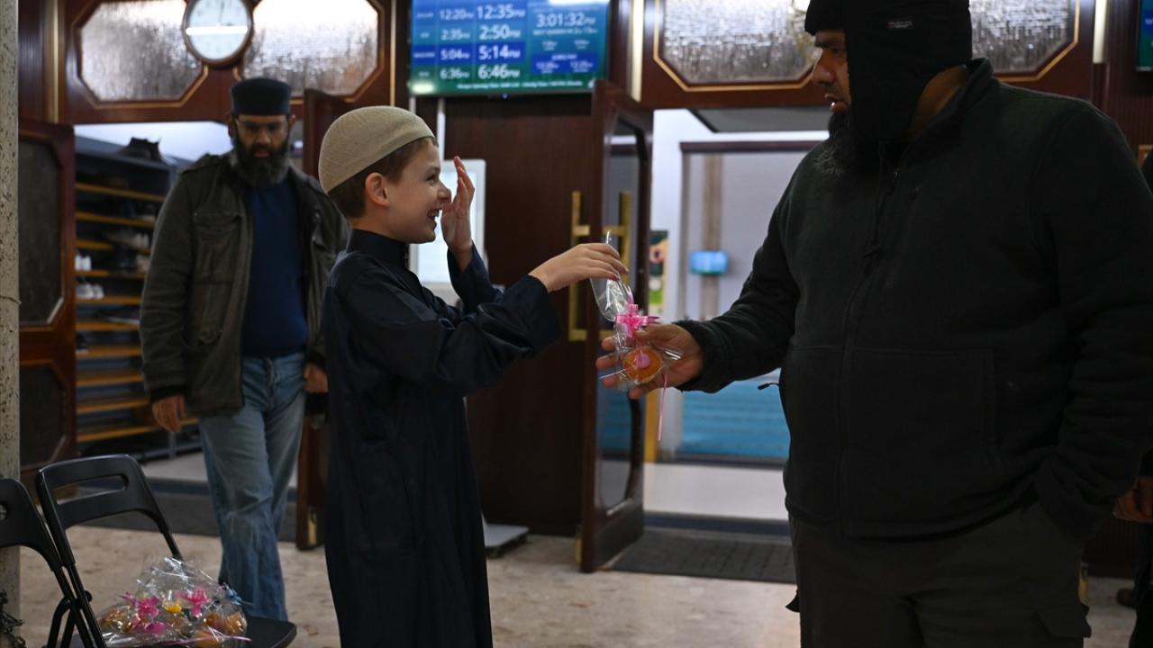 "Joshie Man, Türk camilerinin ihtişamına hayran kalır"