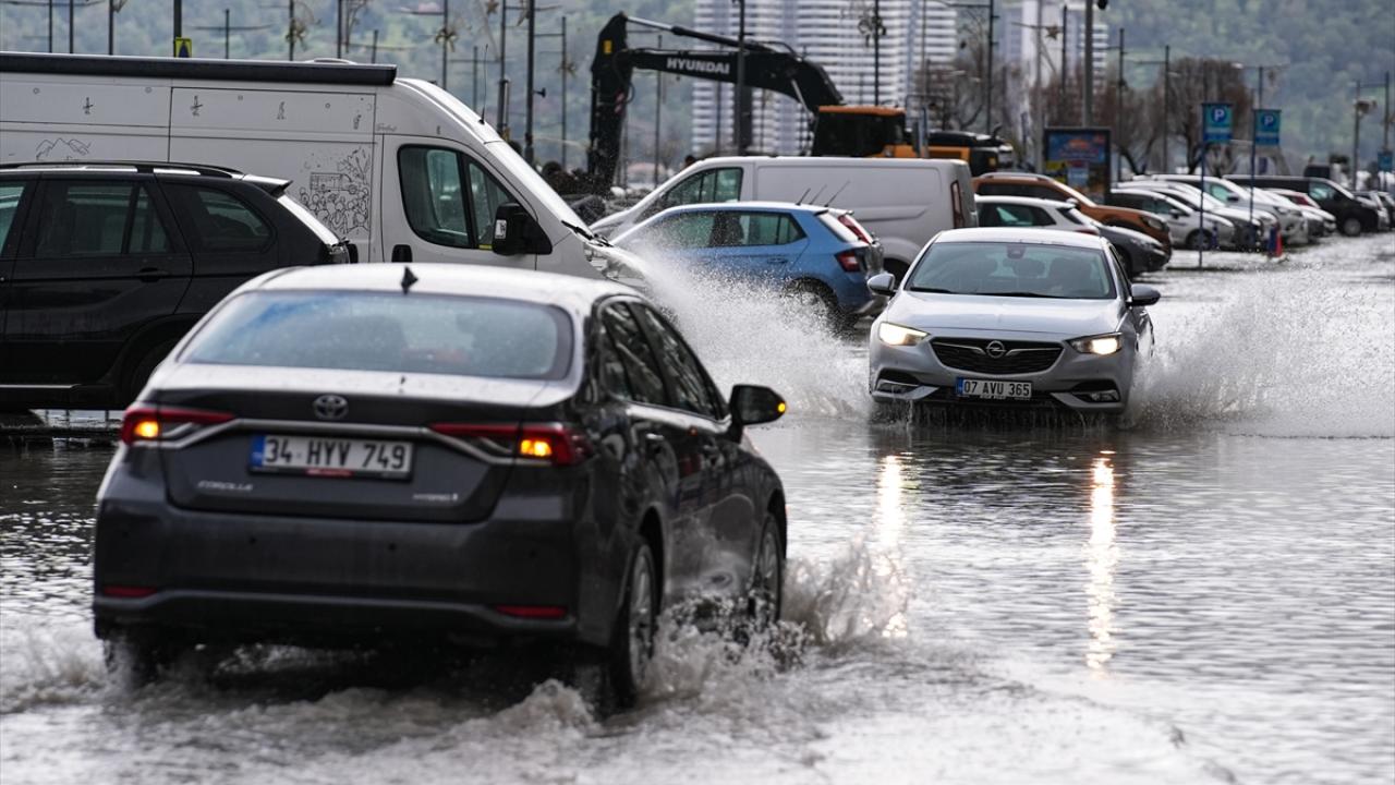 2 kişinin elektrik akımına kapıldığı yerde yine su birikti