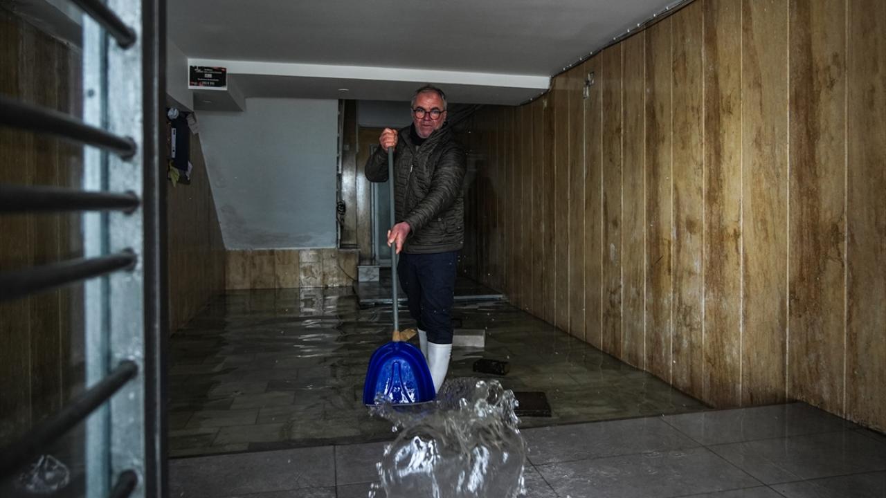 Apartmanlara girmek isteyenler zor anlar yaşadı