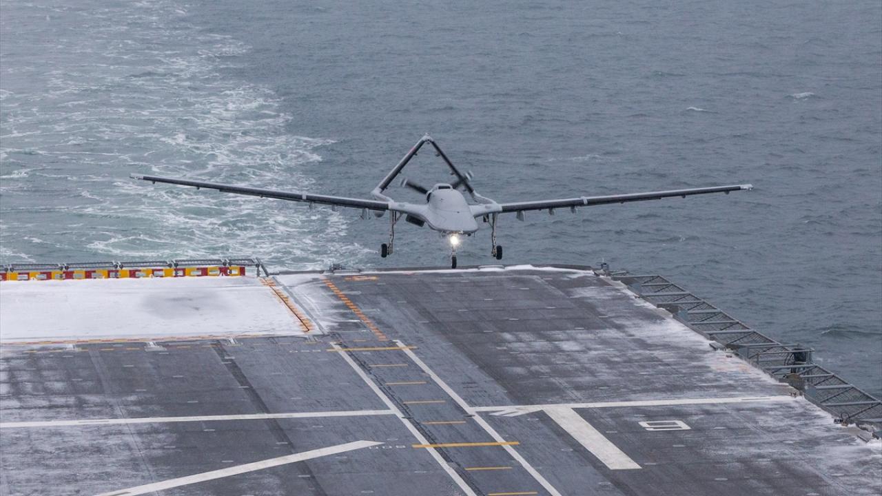 Tatbikatın zorlu şartlarında uçabilen tek hava aracı oldu