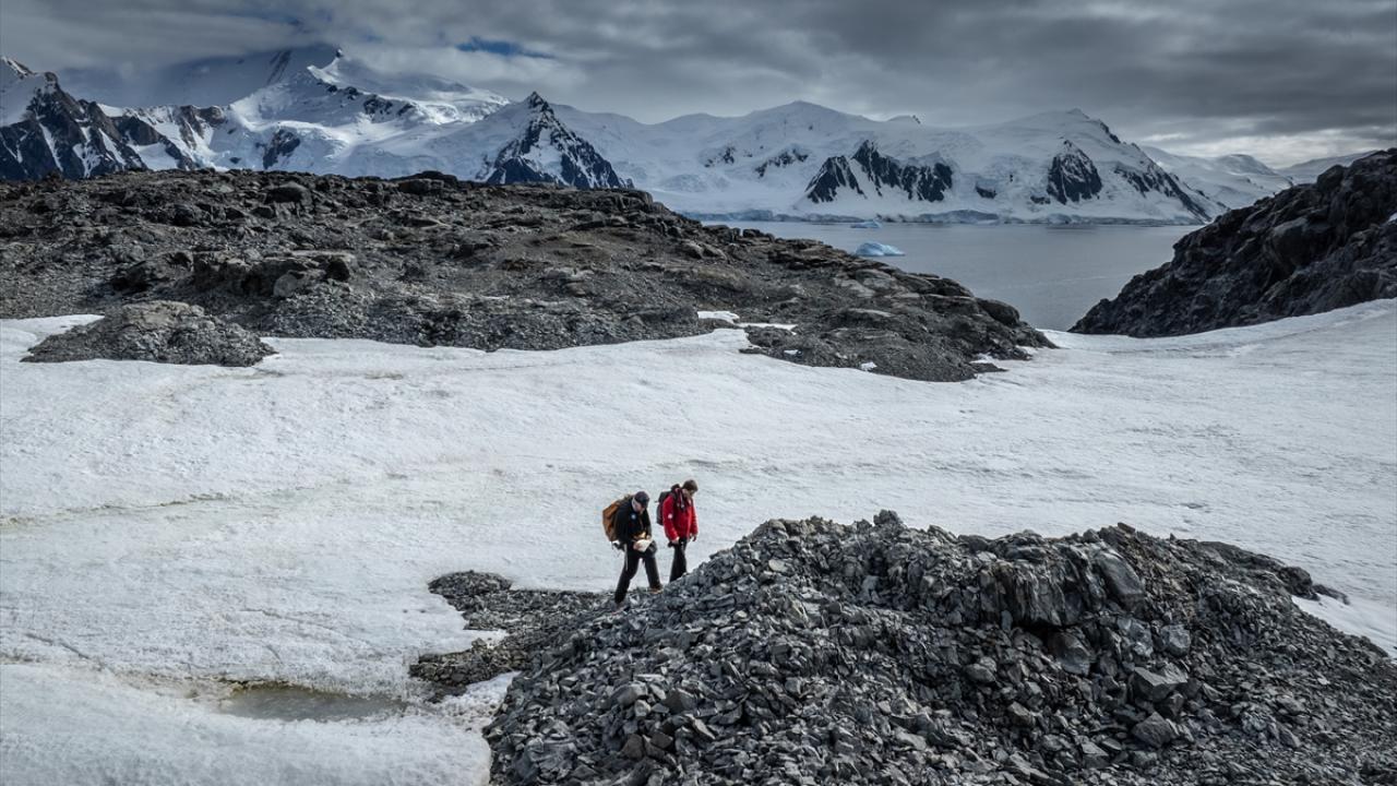 "Antarktika`nın jeolojisine yönelik uluslararası literatüre bilimsel katkılar sunduk"
