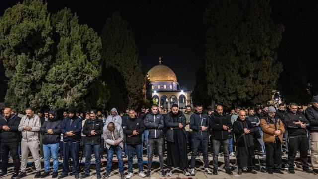 Mescid-i Aksa’da ilk teravih namazı kılındı