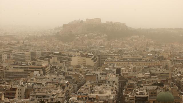 Afrika tozu, Atina'da gökyüzünü sarıya boyadı