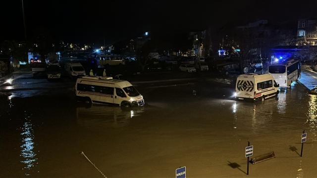 Çanakkale'de sağanak: Kepez Çayı taştı, Sarıçay'ın debisi yükseldi