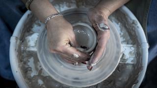 Erzurum'da başlatılan çini kursu, öğrencilerin geleceğine dokunuyor