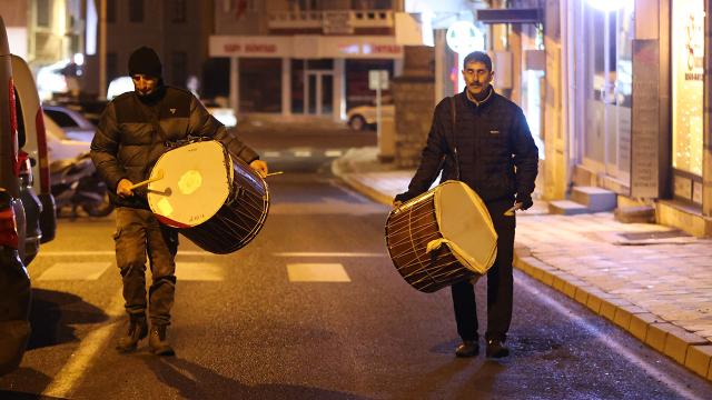 Ramazan davulcularının sahur mesaisi başladı