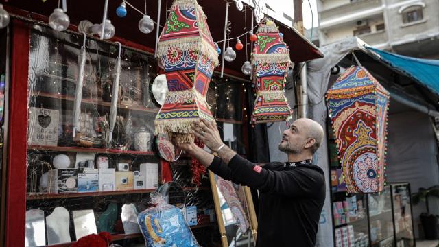 Gazze’de, Ramazan fenerleri el emeğiyle üretiliyor