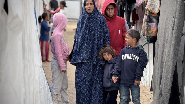 Görme engelli Gazzeli kadın, 7 çocuğuyla imkansızlıklar içinde ramazan ayını karşılayacak