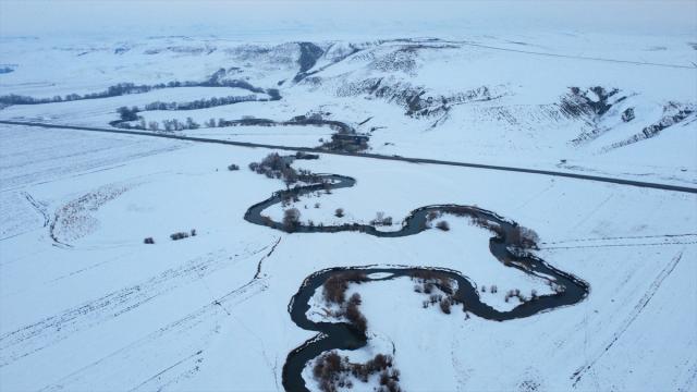 Kars'ta karla kaplanan menderesler dronla görüntülendi