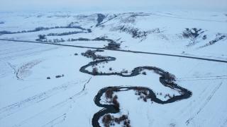 Kars'ta karla kaplanan menderesler dronla görüntülendi