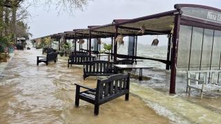 Köyceğiz'de lodos ve göl seviyesinin yükselmesi yaşamı olumsuz etkiliyor