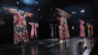 Özbekistan'ın rengarenk mirası: Geçmişten bugüne geleneksel kıyafetler