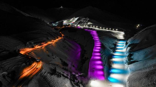 Palandöken'de gece kayağı görsel şölene dönüşüyor
