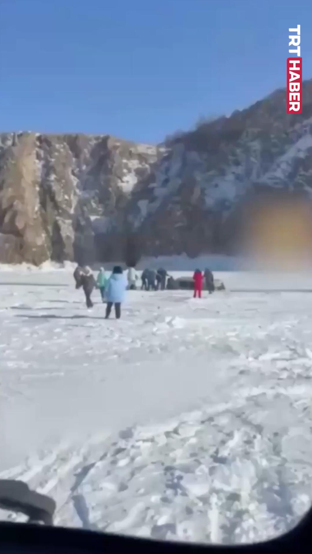 Baykal Gölü’nde tur atarken göle düştü
