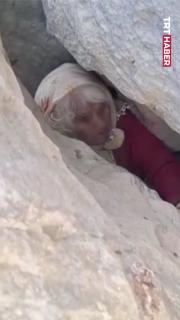 Yaşlı kadın dağda kayalıklar arasında bulundu