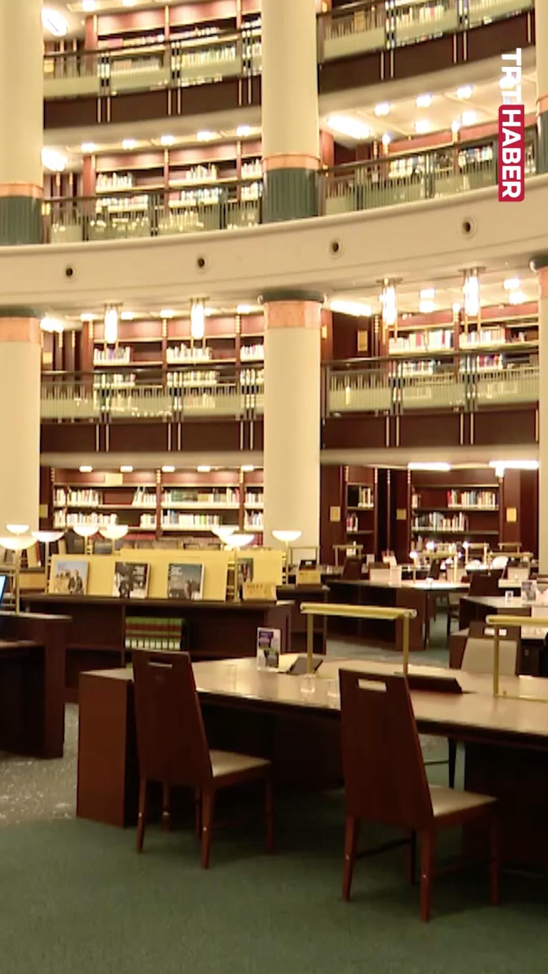 Millet Kütüphanesi'nde, sahur vaktinde ücretsiz ikramlar dağıtılıyor