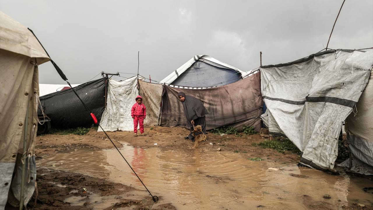 Su baskınları nedeniyle Filistinliler geceyi uykusuz geçirdi