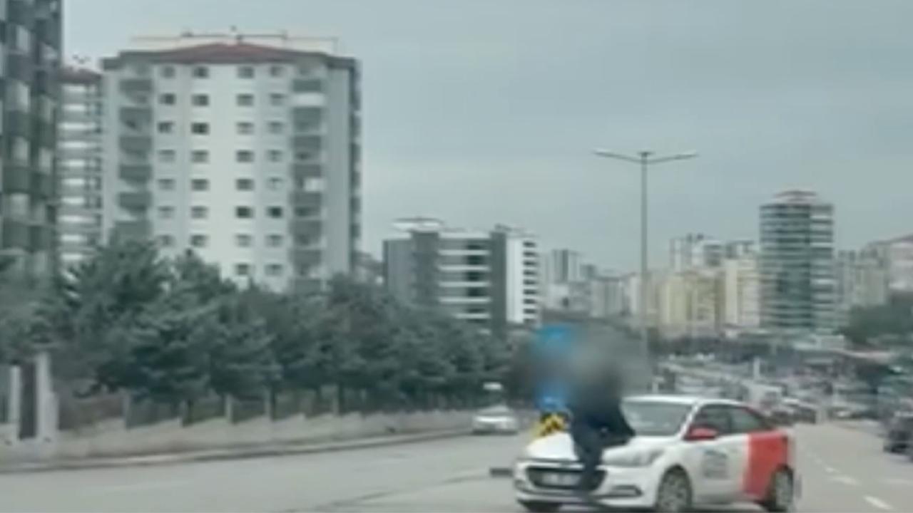 Tartışma sonrası aracın kaputunda metrelerce sürüklendi