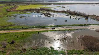 Bursa'da Çapraz Çayı taştı: Harmanlı kara yolu ile Harmanlı Köprüsü ulaşıma kapandı