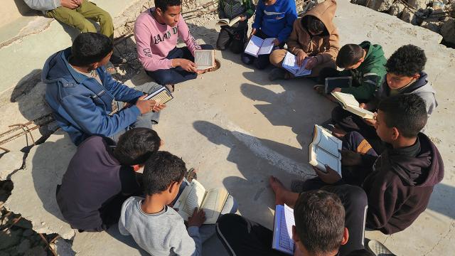 Gazze’de ramazan enkazda Kur’an