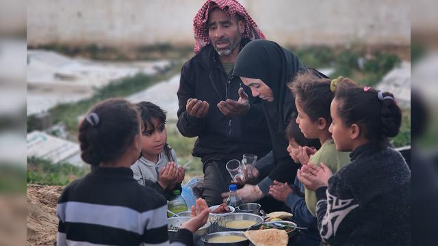 Yerinden edilmiş Gazzeli aileler ramazanı buruk karşılıyor