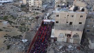 Türk Kızılay, Gazze’de yerinden edilen Filistinlilere iftar verdi