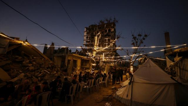 Gazze'de toplu iftar programı düzenlendi