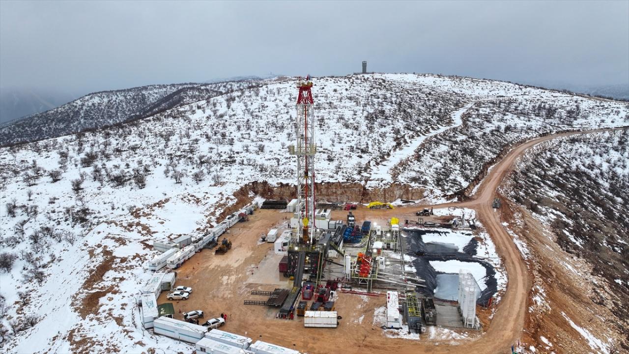 Kar kalınlığının 2,5 metreyi bulduğu Gabar'da petrol üretimi hız kesmeden sürüyor